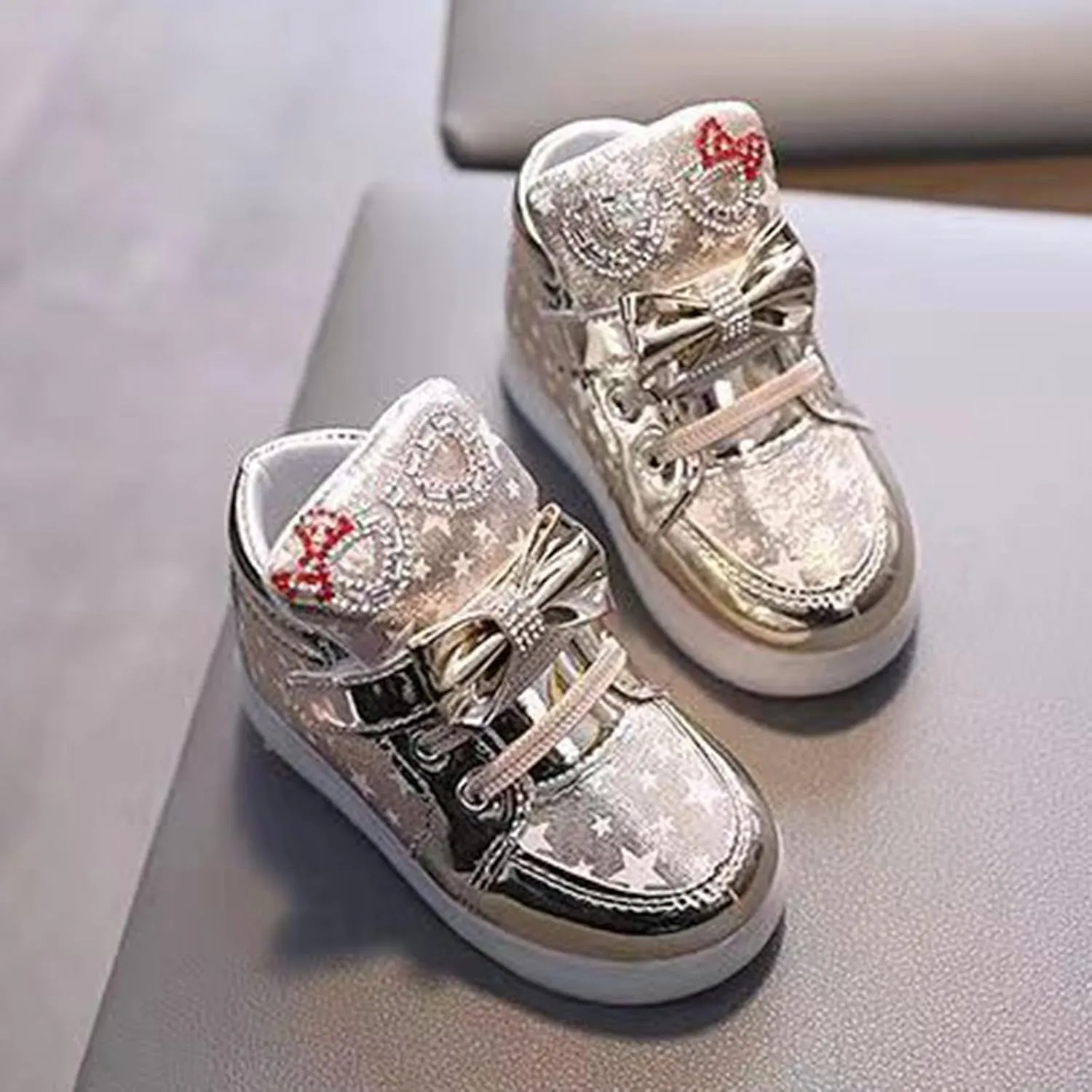 Flashing Sports Shoes for Kids Light-Up Trainers Fashion Glowing Lighted Athletic Shoes Soft High Top Sneakers