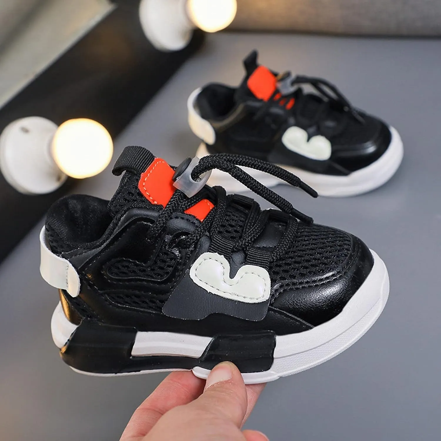 Kids Basketball Shoes Super Light Sneakers with Lace-Up High-Top Sneakers Running Non-Slip Sport Shoes Tennis Shoes