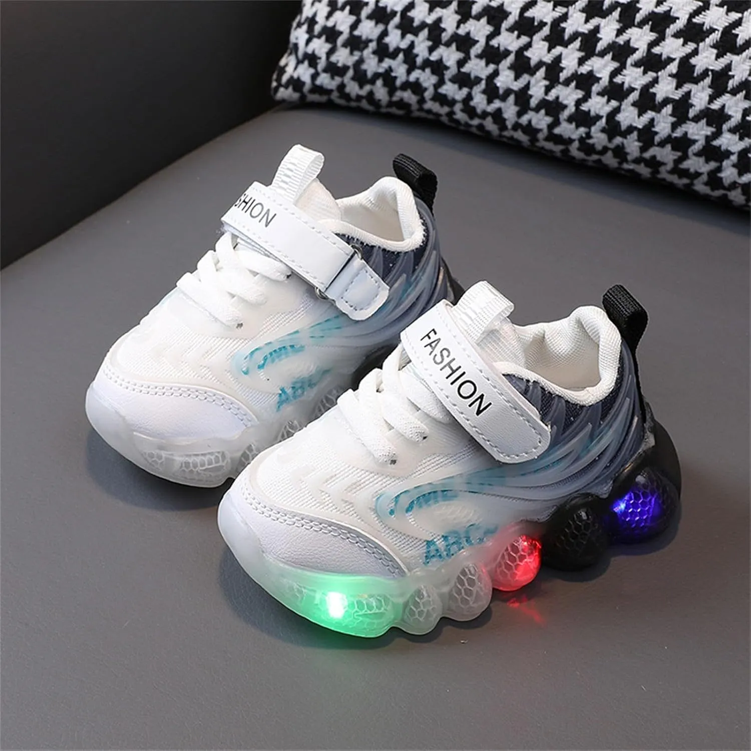 Kids LED Light up Shoes USB Charging Flashing High-top Sneakers for Boys Girls Child Unisex First Walking Sneaker