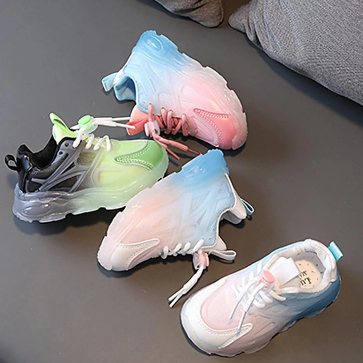 Kids Light Up Shoes Toddler Boys LED Luminous Running Trainers artoon Mesh Breathable Sports Walking Sneaker