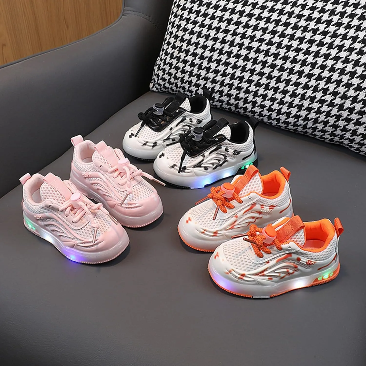 Kids Toddler Light Up Flashing Shoes Girls Boys Lightweight Breathable Flat Walking Sneaker Shoes for Girls Stretch