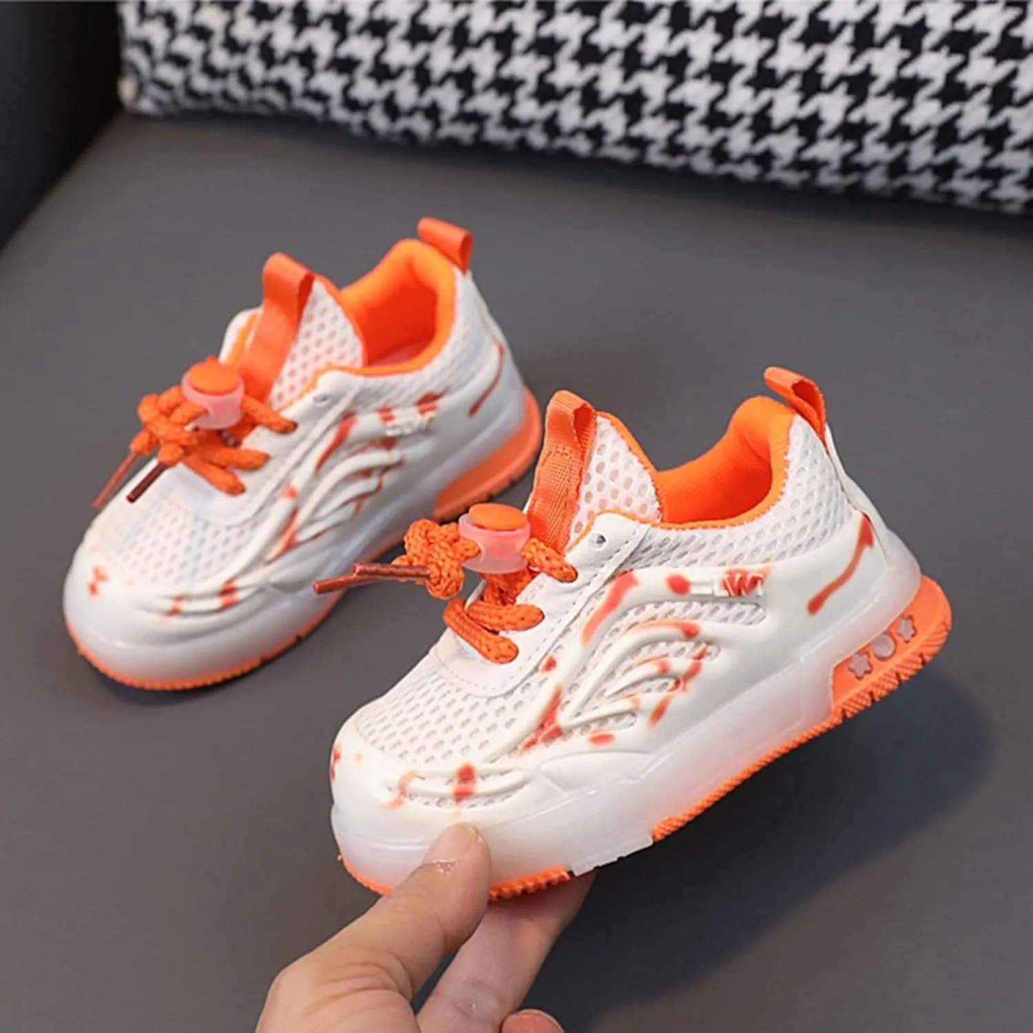 Kids Toddler Light Up Flashing Shoes Girls Boys Lightweight Breathable Flat Walking Sneaker Shoes for Girls Stretch