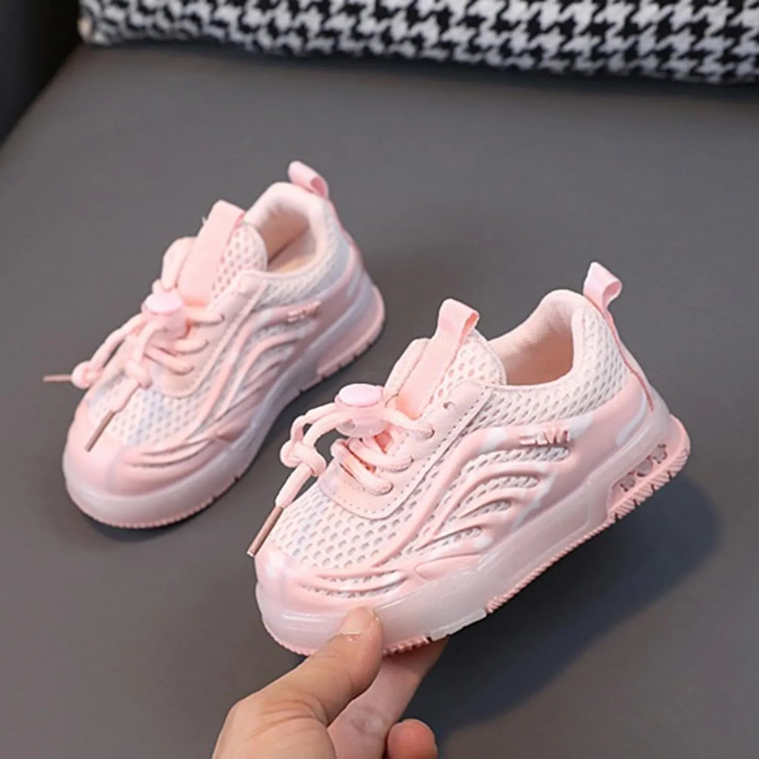 Kids Toddler Light Up Flashing Shoes Girls Boys Lightweight Breathable Flat Walking Sneaker Shoes for Girls Stretch
