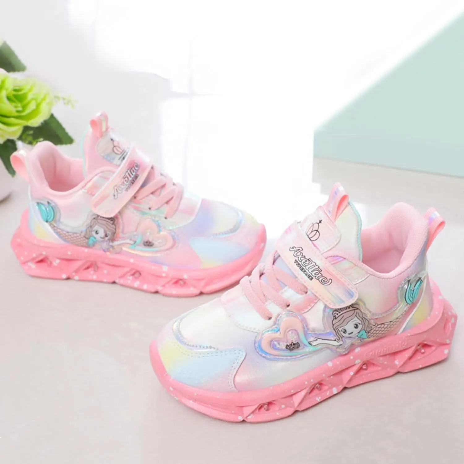Light Up Shoes for Girls Kids Toddler Breathable Flashing Sneakers Breathable Lightweight Casual Shoe Kids Girl