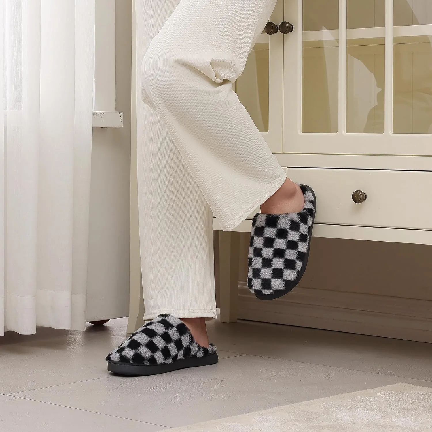 Women House Checkered Slippers - Mens Cozy Fuzzy Plaid Memory Foam Slippers with Faux Fur Lining for Indoor & Outdoor Comfort Soft Slides