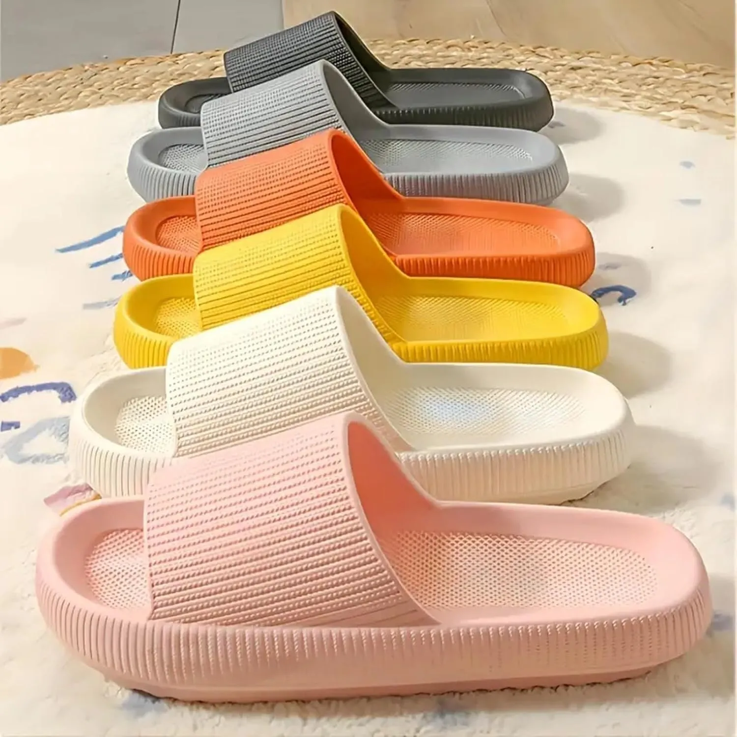 Women's Cloud Slippers Pillow Slippers Super Soft Recovery Non-Slip Sandals Lightweight Bathroom Sandals