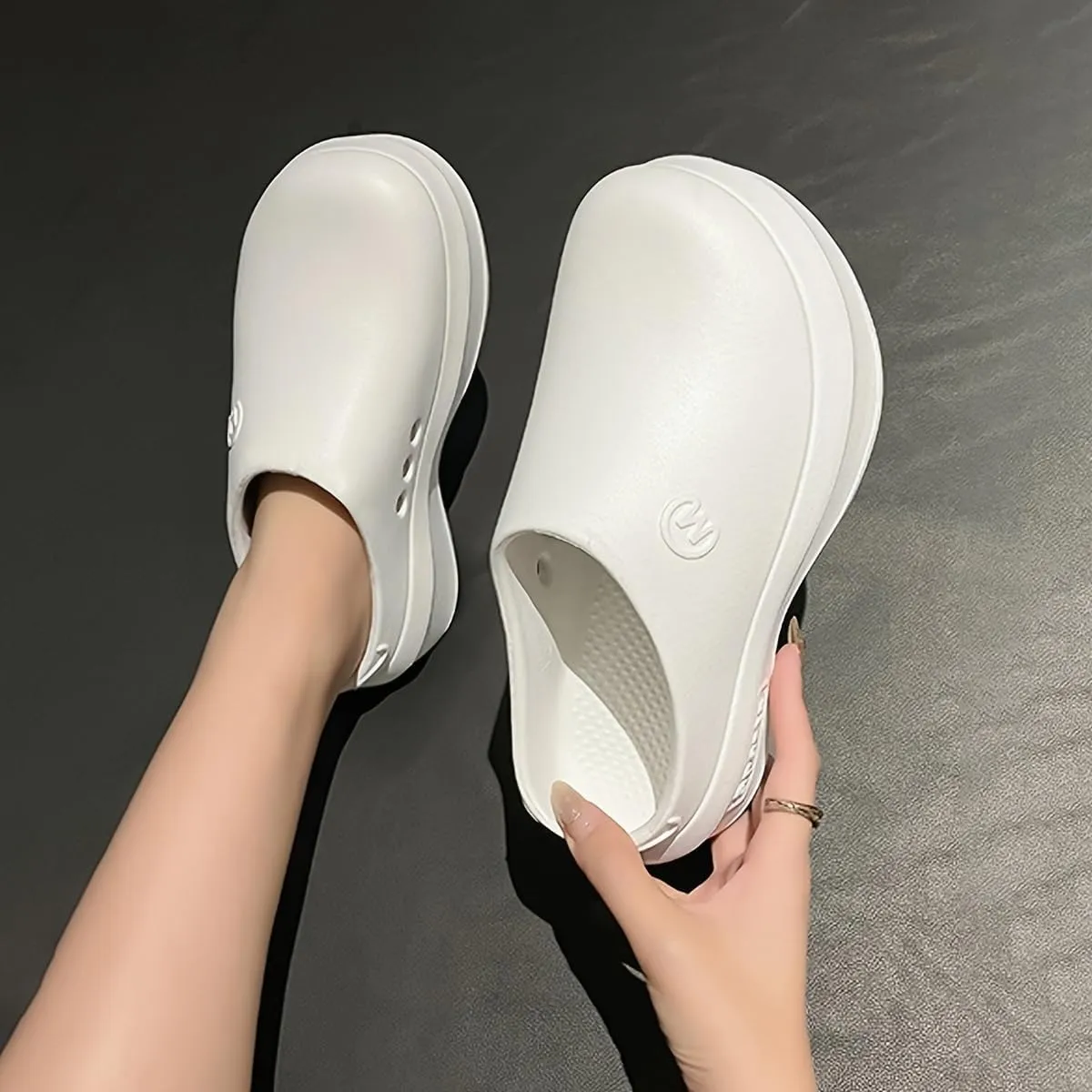 Women's Solid Color Platform Muels, Trendy Closed Toe Slip On Chef Work Shoes, Lightweight Anti-Slip Sandals